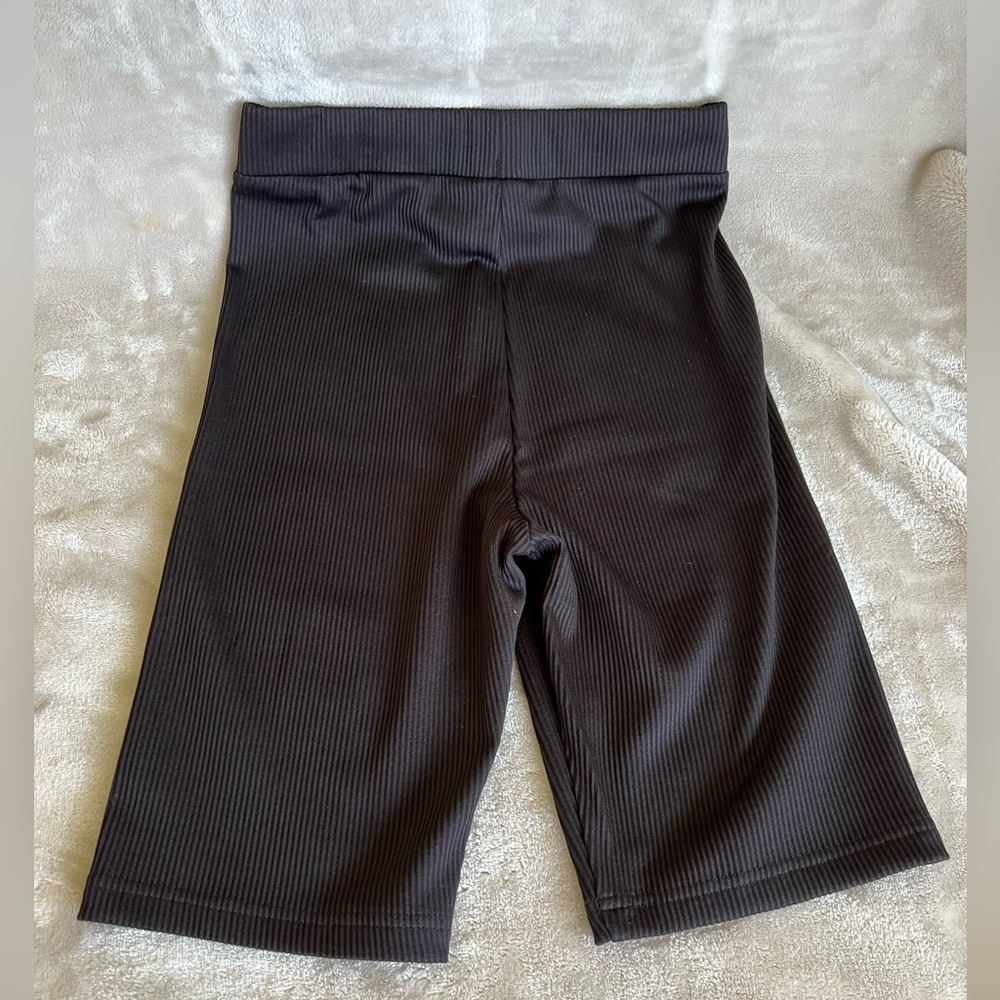 Unworn H&M Ribbed Biker Shorts - Picture 3 of 4